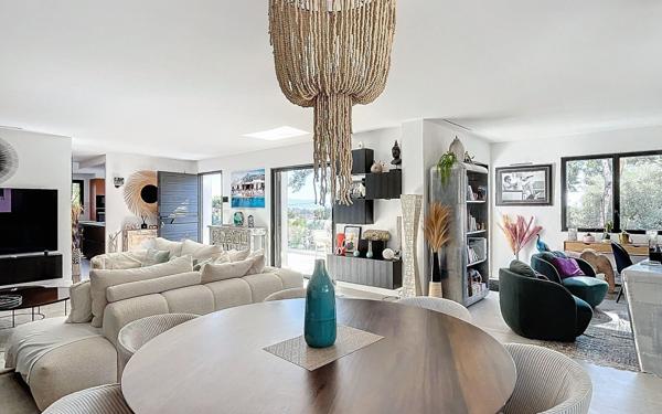 Maison à vendre    6 pièces •  Bandol