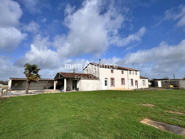 Maison à SAINT-PIERRE-DES-ECHAUBROGNES, 79700 - 7 pièces 167m²