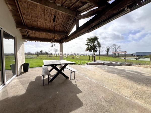 Maison à SAINT-PIERRE-DES-ECHAUBROGNES, 79700 - 7 pièces 167m²