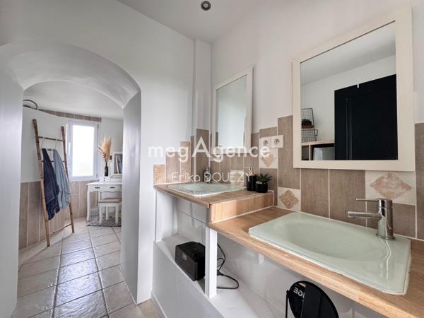 Maison à SAINT-PIERRE-DES-ECHAUBROGNES, 79700 - 7 pièces 167m²