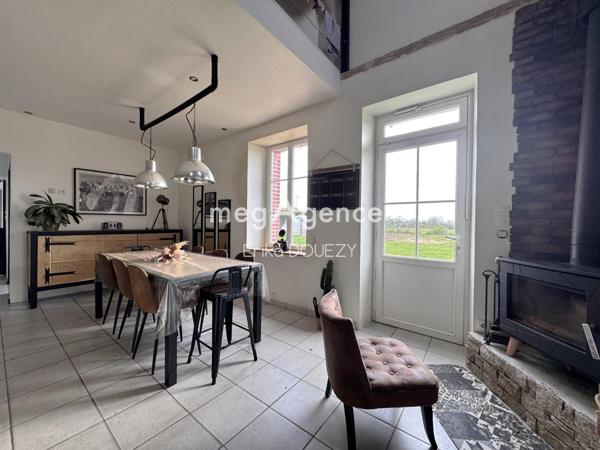 Maison à SAINT-PIERRE-DES-ECHAUBROGNES, 79700 - 7 pièces 167m²