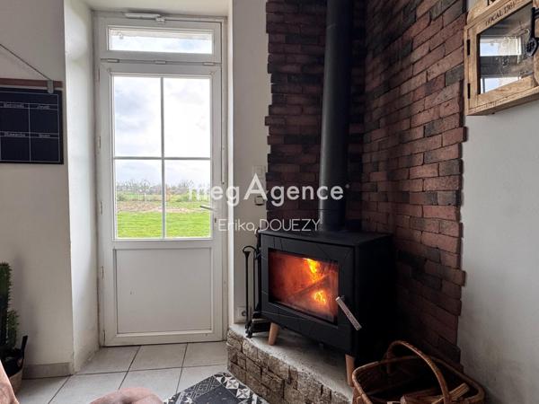 Maison à SAINT-PIERRE-DES-ECHAUBROGNES, 79700 - 7 pièces 167m²