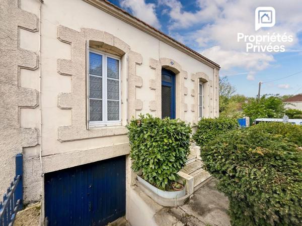 Maison de charme à Blaye avec vue estuaire, piscine et fort potentiel d'aménagement