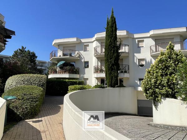 CAUDERAN Centre - à vendre grand appartement avec une chambre, terrasse et parking en sous-sol
