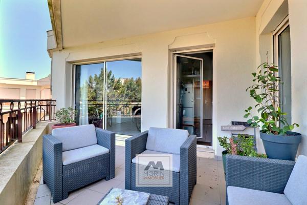 CAUDERAN Centre - à vendre grand appartement avec une chambre, terrasse et parking en sous-sol