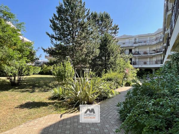 CAUDERAN Centre - à vendre grand appartement avec une chambre, terrasse et parking en sous-sol