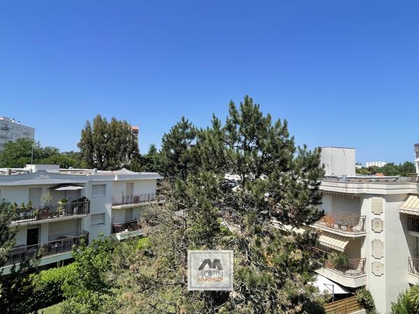 CAUDERAN Centre - à vendre grand appartement avec une chambre, terrasse et parking en sous-sol