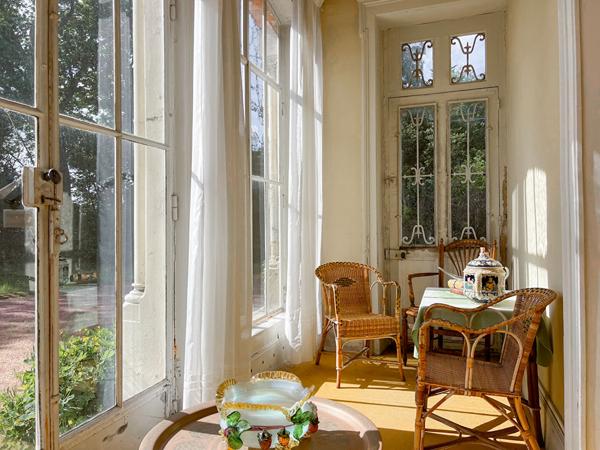 Château de caractère à Angers, 7 chambres, chapelle privée, pavillon indépendant, garages et parc de 3 260 m².