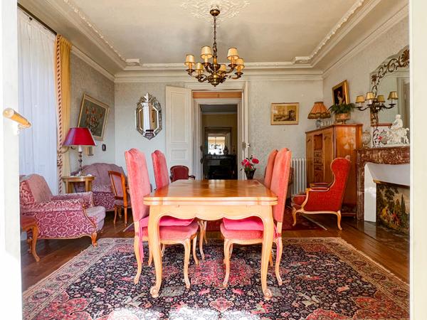 Château de caractère à Angers, 7 chambres, chapelle privée, pavillon indépendant, garages et parc de 3 260 m².
