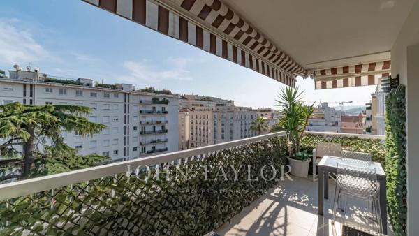 Superbe appartement d'angle à l'avant-dernier étage