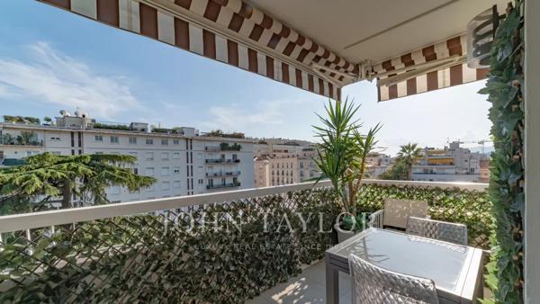 Superbe appartement d'angle à l'avant-dernier étage