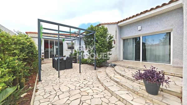 Proche Le Soler, Propriété multi-habitation, maison principale + 2 appartements sur 1560m² hors lotissement.