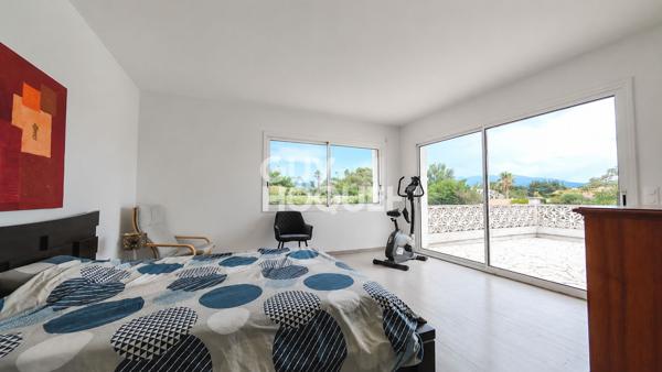 Proche Le Soler, Propriété multi-habitation, maison principale + 2 appartements sur 1560m² hors lotissement.