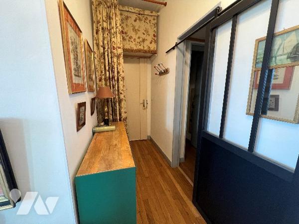 Bel appartement type 2 au 7ème étage et dernier d'un immeuble situé 3 rue Jean Jaurès.