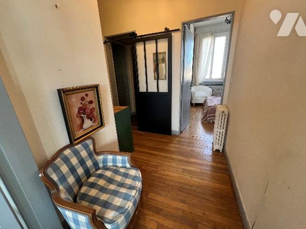 Bel appartement type 2 au 7ème étage et dernier d'un immeuble situé 3 rue Jean Jaurès.