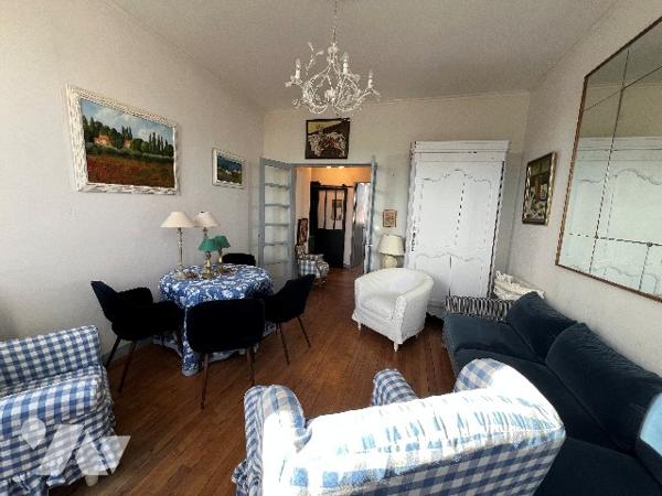 Bel appartement type 2 au 7ème étage et dernier d'un immeuble situé 3 rue Jean Jaurès.