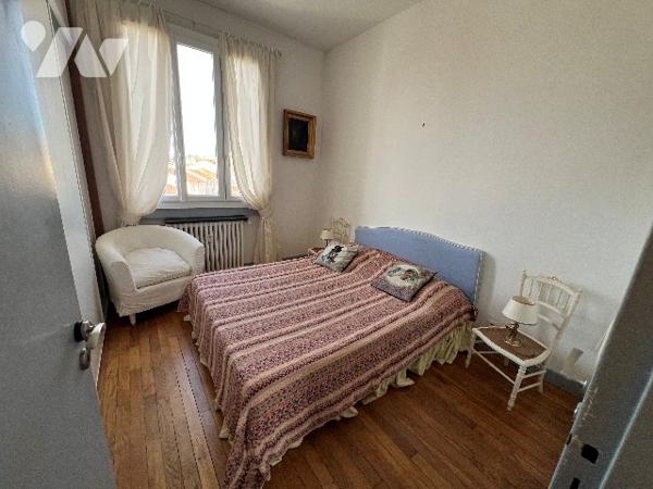 Bel appartement type 2 au 7ème étage et dernier d'un immeuble situé 3 rue Jean Jaurès.