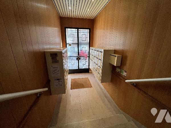 Bel appartement type 2 au 7ème étage et dernier d'un immeuble situé 3 rue Jean Jaurès.