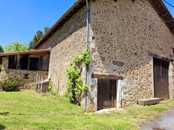 Grange à vendre à Terres-de-Haute-Charente (16270) - Charente