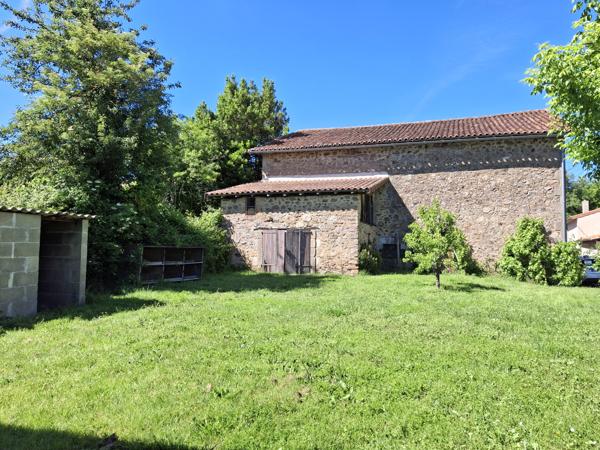 Grange à vendre à Terres-de-Haute-Charente (16270) - Charente