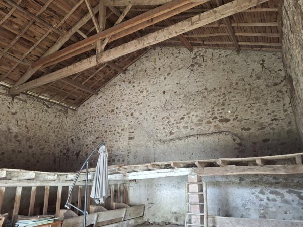 Grange à vendre à Terres-de-Haute-Charente (16270) - Charente