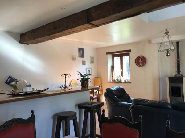 Courlac (16210) Proche d'Aubeterre sur Dronne , Ancienne ferme rénovée de 186 m2 et ses dépendances 290 000 € FAI