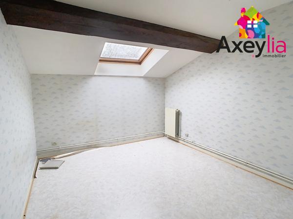 Villerest (42300) A VENDRE- VILLEREST BOURG- MAISON D'ENVIRON 150 M2 AVEC COUR ET JARDIN