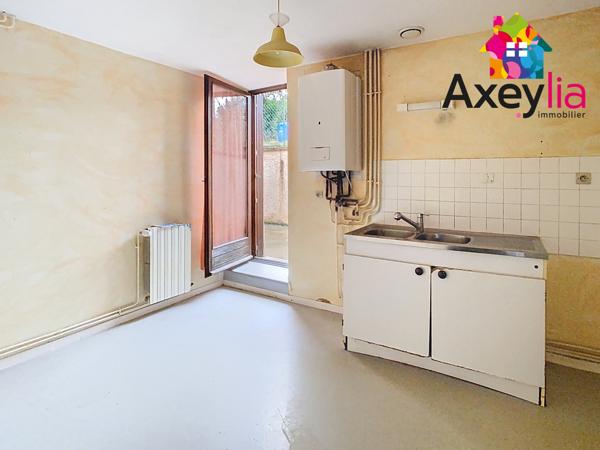 Villerest (42300) A VENDRE- VILLEREST BOURG- MAISON D'ENVIRON 150 M2 AVEC COUR ET JARDIN