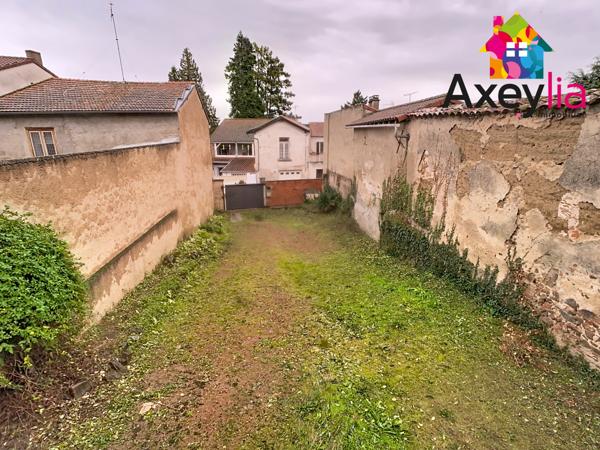 Villerest (42300) A VENDRE- VILLEREST BOURG- MAISON D'ENVIRON 150 M2 AVEC COUR ET JARDIN