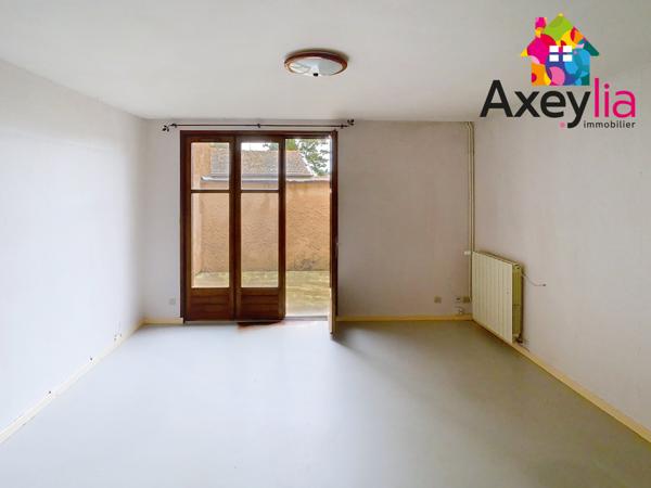 Villerest (42300) A VENDRE- VILLEREST BOURG- MAISON D'ENVIRON 150 M2 AVEC COUR ET JARDIN