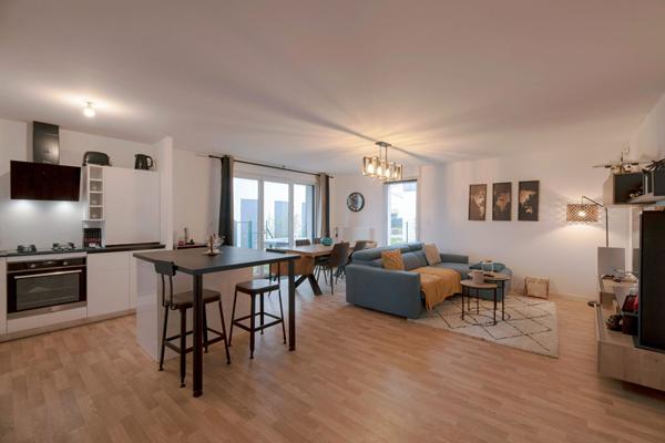 A vendre à LIFFRÉ, appartement Type 3 de 70m², jardin de 124m², deux chambres, deux places de stationnement et un cellier