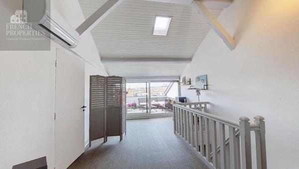 Appartement duplex style haussmannien T5 de 137.05M2 + 2 caves et terrasse et balcons- Bld Clémenceau  5 pièce(s) 135.79 m2