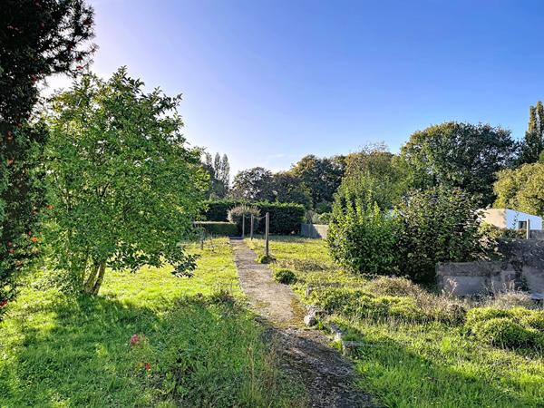 À vendre - Maison à rafraichir avec 1000m² de terrain située dans le centre de Noyal Muzillac