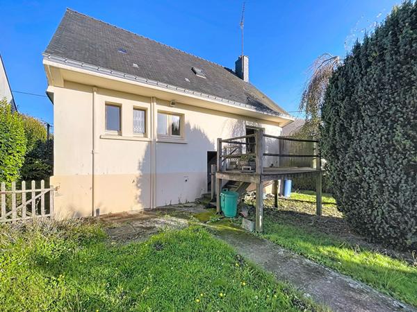 À vendre - Maison à rafraichir avec 1000m² de terrain située dans le centre de Noyal Muzillac