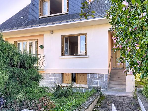 À vendre - Maison à rafraichir avec 1000m² de terrain située dans le centre de Noyal Muzillac