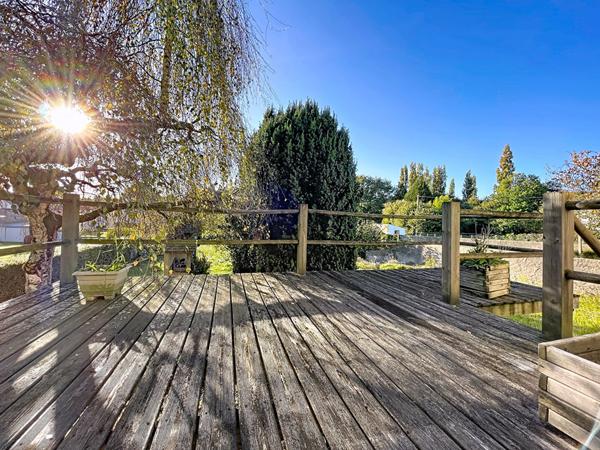 À vendre - Maison à rafraichir avec 1000m² de terrain située dans le centre de Noyal Muzillac