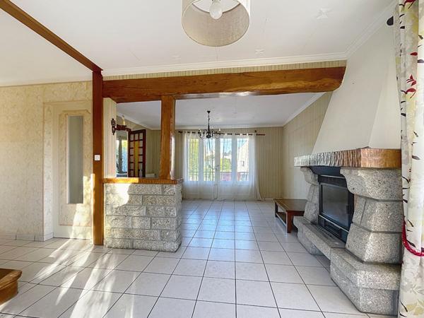 À vendre - Maison à rafraichir avec 1000m² de terrain située dans le centre de Noyal Muzillac