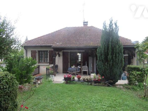A vendre à saint julien les villas dans un environnement de qualité maison de 1987 sur Sous Sol...