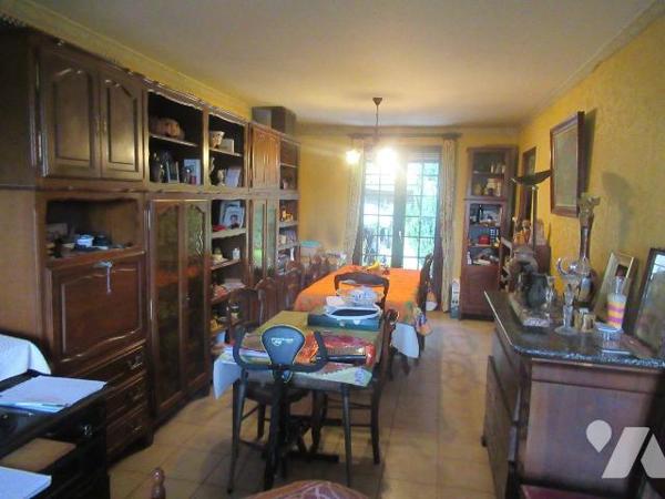 A vendre à saint julien les villas dans un environnement de qualité maison de 1987 sur Sous Sol...