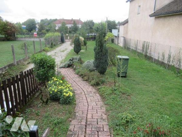 A vendre à saint julien les villas dans un environnement de qualité maison de 1987 sur Sous Sol...