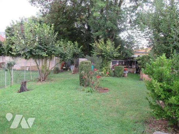 A vendre à saint julien les villas dans un environnement de qualité maison de 1987 sur Sous Sol...