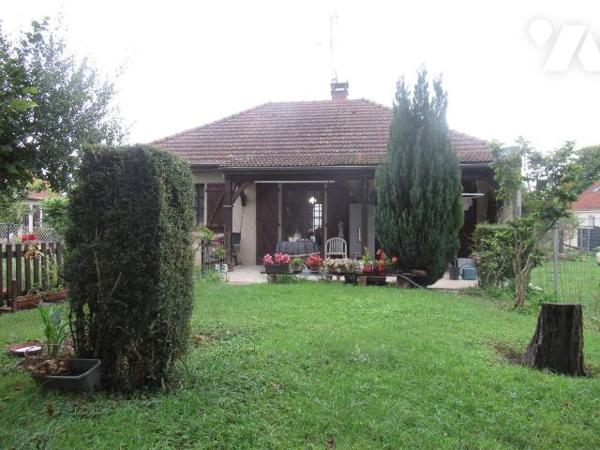 A vendre à saint julien les villas dans un environnement de qualité maison de 1987 sur Sous Sol...