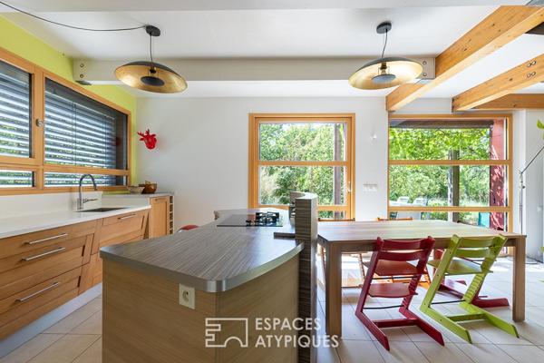 Maison d’architecte bioclimatique et son environnement nature