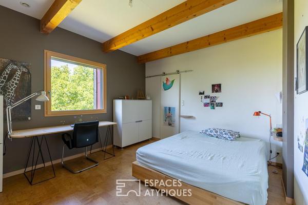 Maison d’architecte bioclimatique et son environnement nature