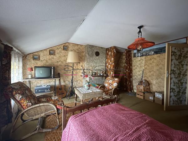 Maison de village - 4 chambres - garage - terrain - 42460