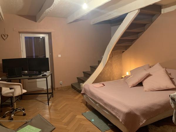 BELLE MAISON AUVERGNATE EN PIERRE Marcolès (15220)