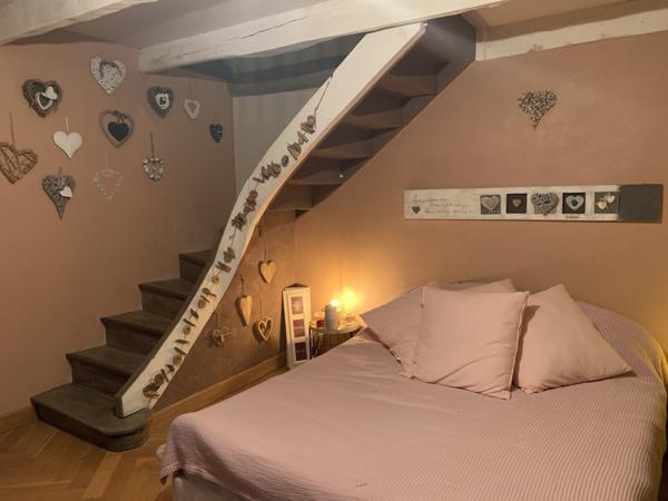 BELLE MAISON AUVERGNATE EN PIERRE Marcolès (15220)