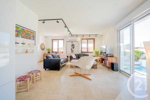 Maison à vendre  8 pièces - 177 m 2   ST GEORGES DE DIDONNE  - 17