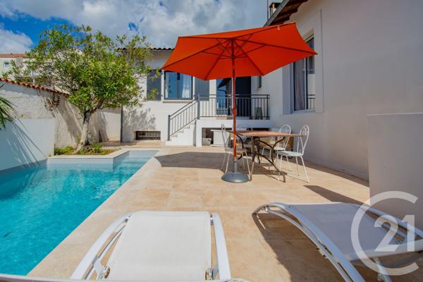 Maison à vendre  8 pièces - 177 m 2   ST GEORGES DE DIDONNE  - 17