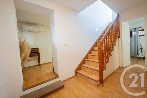 Maison à vendre  8 pièces - 177 m 2   ST GEORGES DE DIDONNE  - 17
